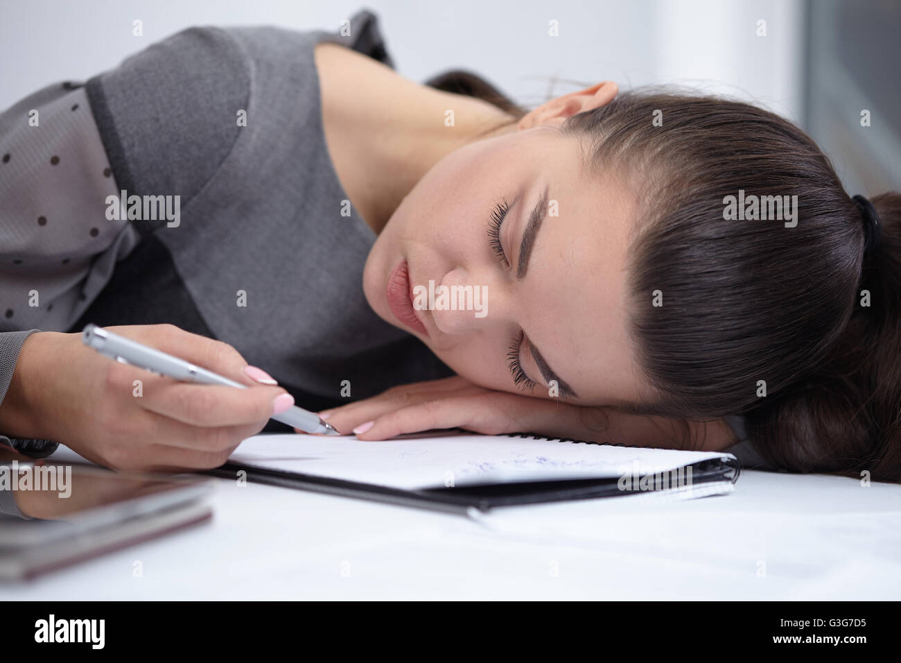 Business woman is sleeping at his desk in the office Stock Photo - Alamy