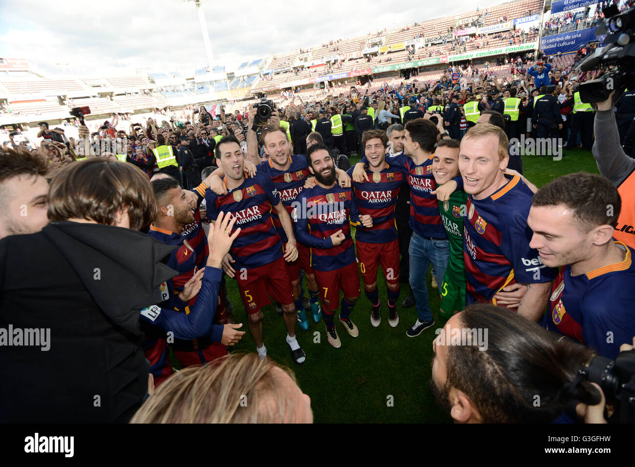 Granada, Spain. 14th May, 2016. Celebration of the players of Barcelona to win the league. Match between Granada CF against FC Barcelona, week 38 of La Liga. © Jose Breton/Pacific Press/Alamy Live News Stock Photo