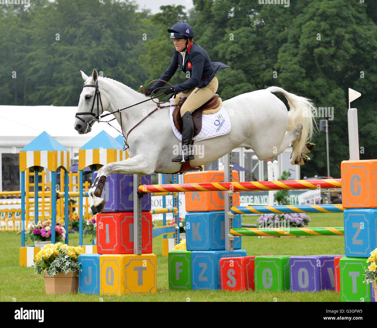 Pippa Funnell riding Billy The Biz in action in the British Equestrian Trade Association CIC*** Showjumping during day four of the Bramham Horse trials at Bramham Park. Stock Photo