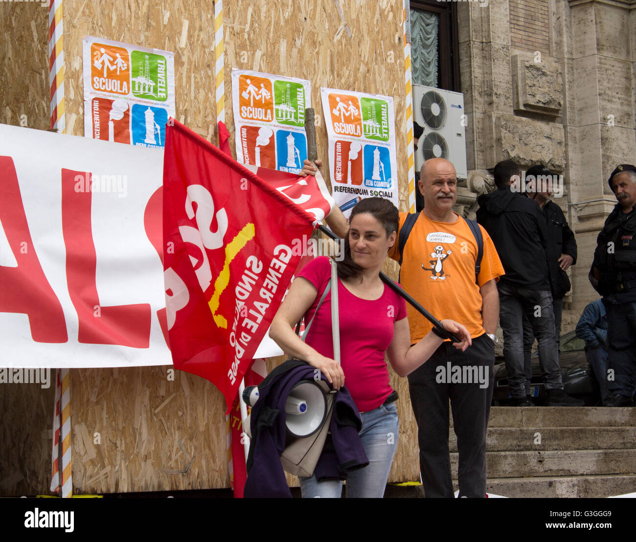 Rome, Italy. 12th May, 2016. Teachers and some students have complained to the Ministry of Education against the school reform enacted by the Renzi government. Teachers have reported the extraordinary power given to principals, who can suspend teachers without any control. Also the schools in protest against the introduction of Invalsi tests, multiple choice tests that would not be able, according to rpofessori, to properly assess students based on potential, ability and commitment. © Elisa Bianchini/Pacific Press/Alamy Live News Stock Photo