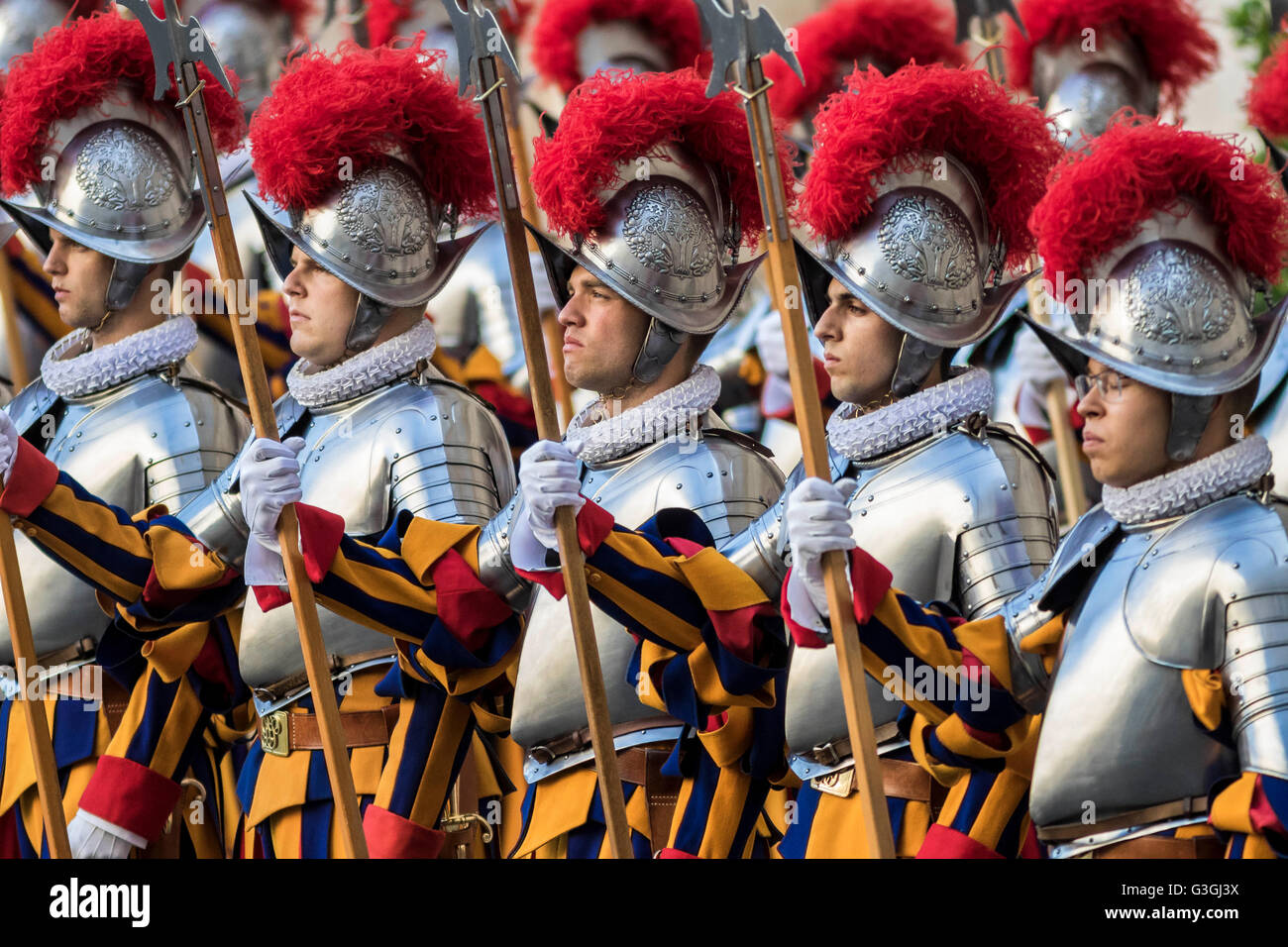 Swiss Guards take part in a swearing-in ceremony   in San Damaso Courtyard. The annual swearing-in ceremony for the new papal Swiss Guards takes place on May 6, commemorating the 147 who died defending Pope Clement VII on the same day in 1527 during the sack of Rome. (Photo by Giuseppe Ciccia / Pacific Press) Stock Photo