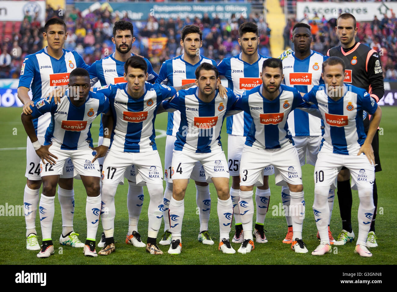 Valencia, Spain. 15th Apr, 2016. Espanyol team during La Liga match between Levante UD and RCD Espanyol at Ciutat de Valencia Stadium. La Liga match between Levante UD vs RCD Espanyol, with a final score 2-1. Rossi and Medjani scored for Levante and Hernan Perez scored for RCD Espanyol. © Jose Miguel Fernandez de Velasco/Pacific Press/Alamy Live News Stock Photo