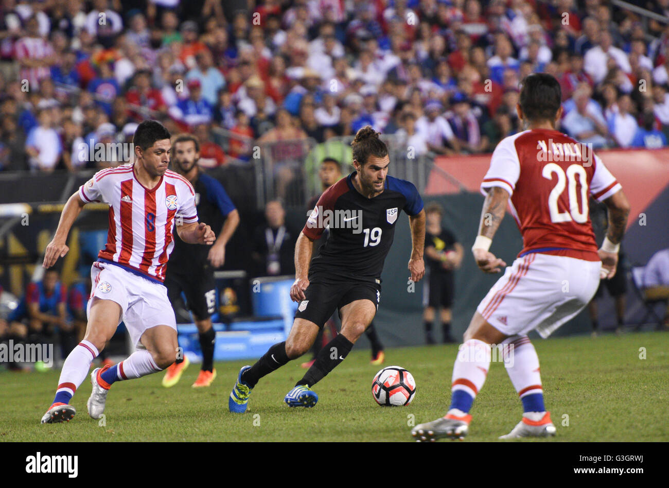 Philadelphia, Pennsylvania, USA. 11th June, 2016. GRAHAM ZUSI of the USA in action against Paraguay's VICTOR AYALA, during the Copa America match played at Lincoln Financial Field in Philadelphia Pa © Ricky Fitchett/ZUMA Wire/Alamy Live News Stock Photo