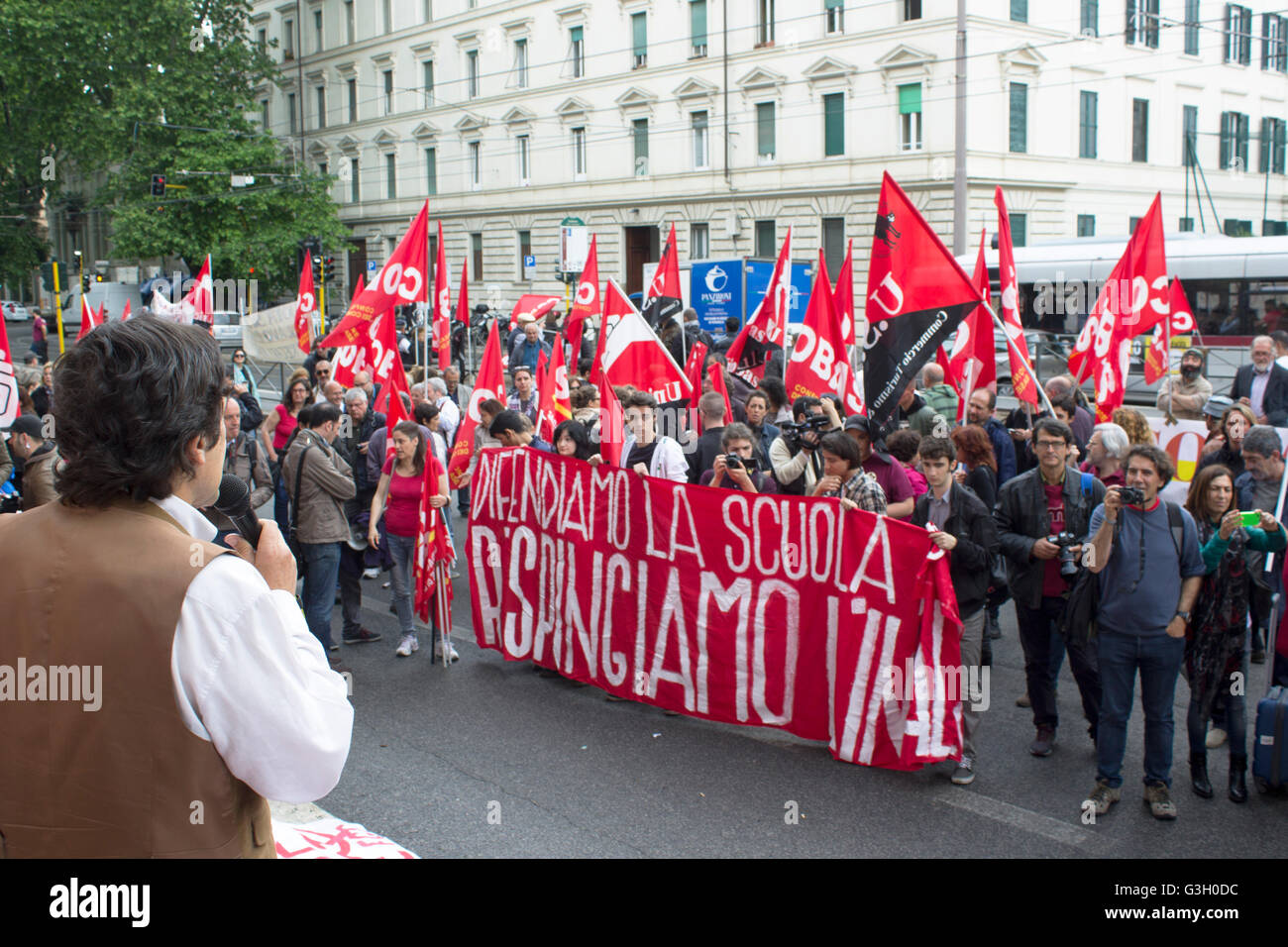 Rome, Italy. 12th May, 2016. Teachers and some students have complained to the Ministry of Education against the school reform enacted by the Renzi government. Teachers have reported the extraordinary power given to principals, who can suspend teachers without any control. Also the schools in protest against the introduction of Invalsi tests, multiple choice tests that would not be able, according to rpofessori, to properly assess students based on potential, ability and commitment. © Elisa Bianchini/Pacific Press/Alamy Live News Stock Photo