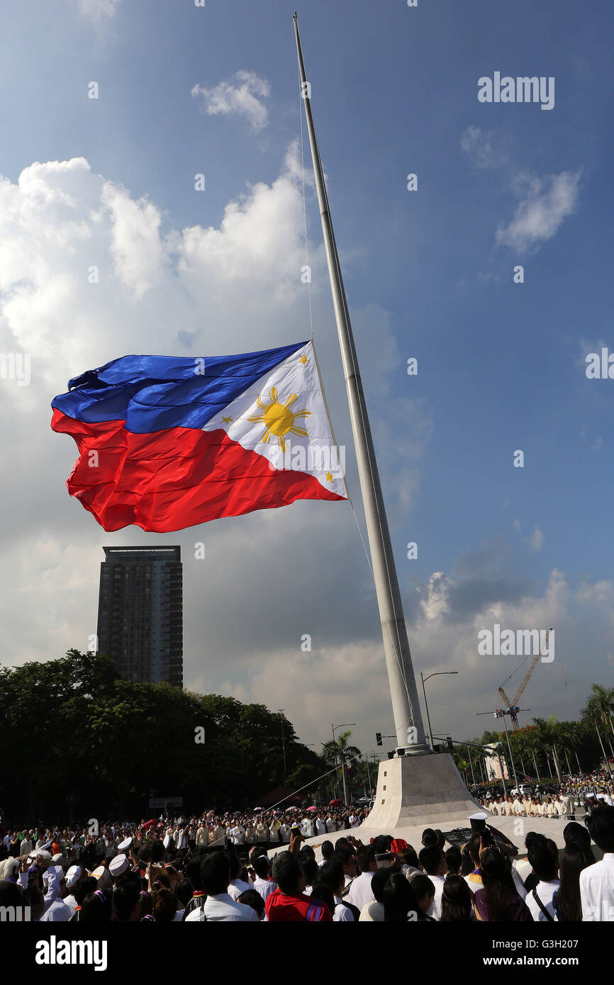 Manila June 12 16 Xinhua Filipinos Participate In The Flag Raising Ceremony During The Celebration Of The 118th Philippine Independence Day In Manila The Philippines June 12 16 The