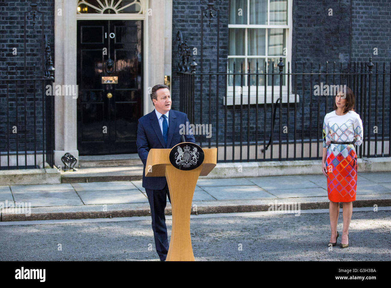 London, UK. 24th June, 2016. Prime Minister David Cameron, accompanied by his wife Samantha, announces his resignation in front of 10 Downing Street following a referendum vote in favour of the United Kingdom leaving the European Union. Credit:  Mark Kerrison/Alamy Live News Stock Photo