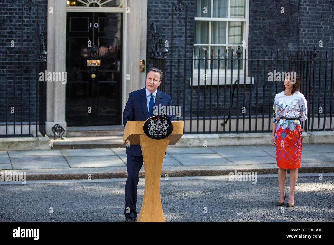 London, UK. 24th June, 2016. Prime Minister David Cameron, accompanied by his wife Samantha, announces his resignation in front of 10 Downing Street following a referendum vote in favour of the United Kingdom leaving the European Union. Credit:  Mark Kerrison/Alamy Live News Stock Photo