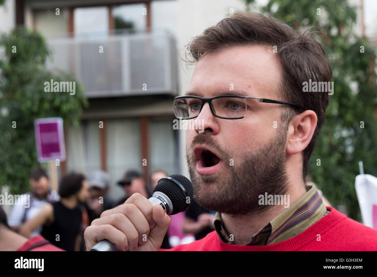 London, UK. June 24th 2016. A man from the Polish left-wing party Razem speaks at the rally in Altab Ali Park on the day after the UK voted to leave the EU against racism, for migrant rights and against fascist violence. They say that migration and immigrants have been attacked and scapegoated not only by both Remain and Leave campaigns but by mainstream parties and media over more than 20 years, stoking up hatred by insisting immigrants are a 'problem'.Peter Marshall/Alamy Live News Stock Photo