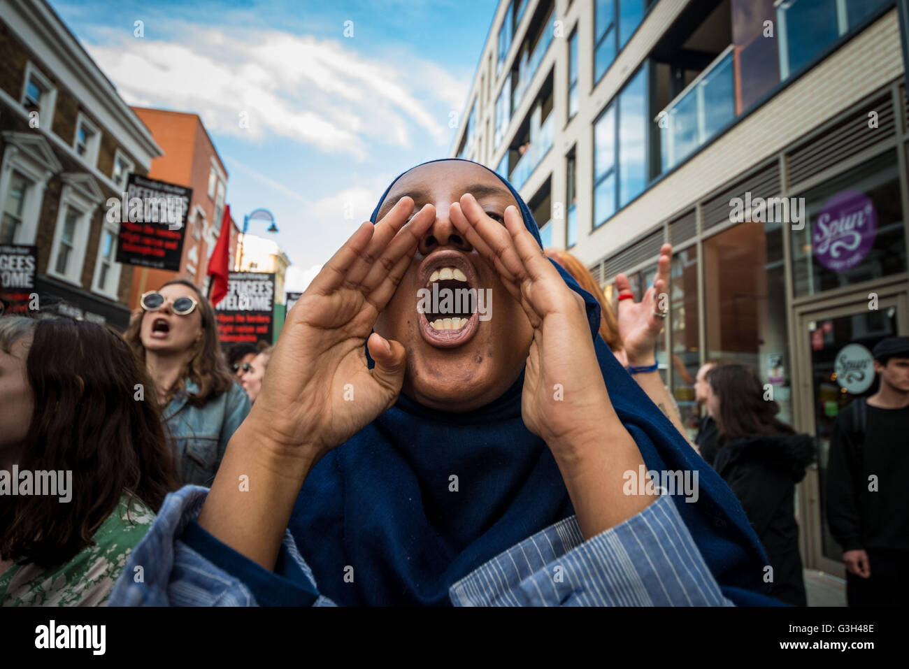 London, UK, UK. 24th June, 2016. A woman wearing a hijab screams slogans as she marches from East London to The News Corporation HQ to protest against series of articles that make hysterical attacks on refugees and asylum-seekers. © Velar Grant/ZUMA Wire/Alamy Live News Stock Photo