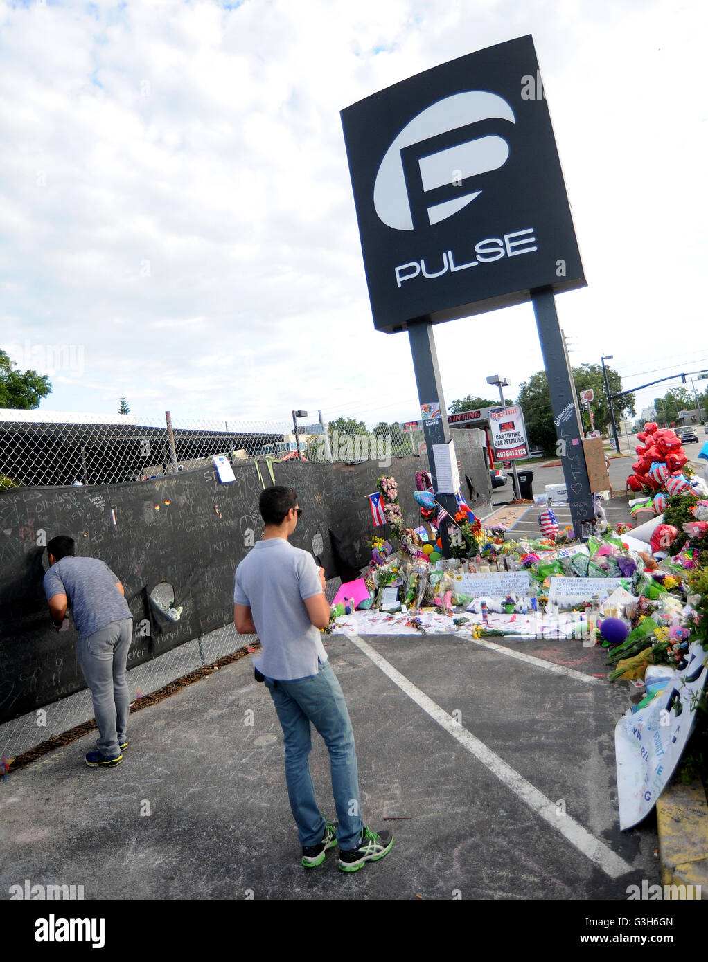 Pulse nightclub signs hi-res stock photography and images - Alamy