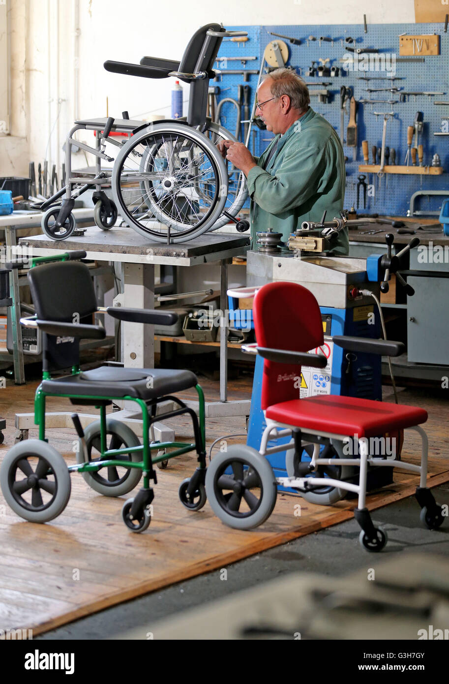 Leipzig, Germany. 20th June, 2016. Matthias Doebel puts together the wheelchair 'RZ-Mini' in the company wheelchair construction Braeunig in Leipzig, Germany, 20 June 2016. The small firm with only six employees builds 500 wheelchairs per year on average - half of them are made to measure. The business started off in the GDR with a wheelchair that had a width of only 51 centimetres due to tight measurements in newly built flats at that time. Nowadays, the reverse is sold as wellt: the RS Jumbo serves for people that weigh up to 325 kg. Photo: Jan Woitas/dpa/Alamy Live News Stock Photo