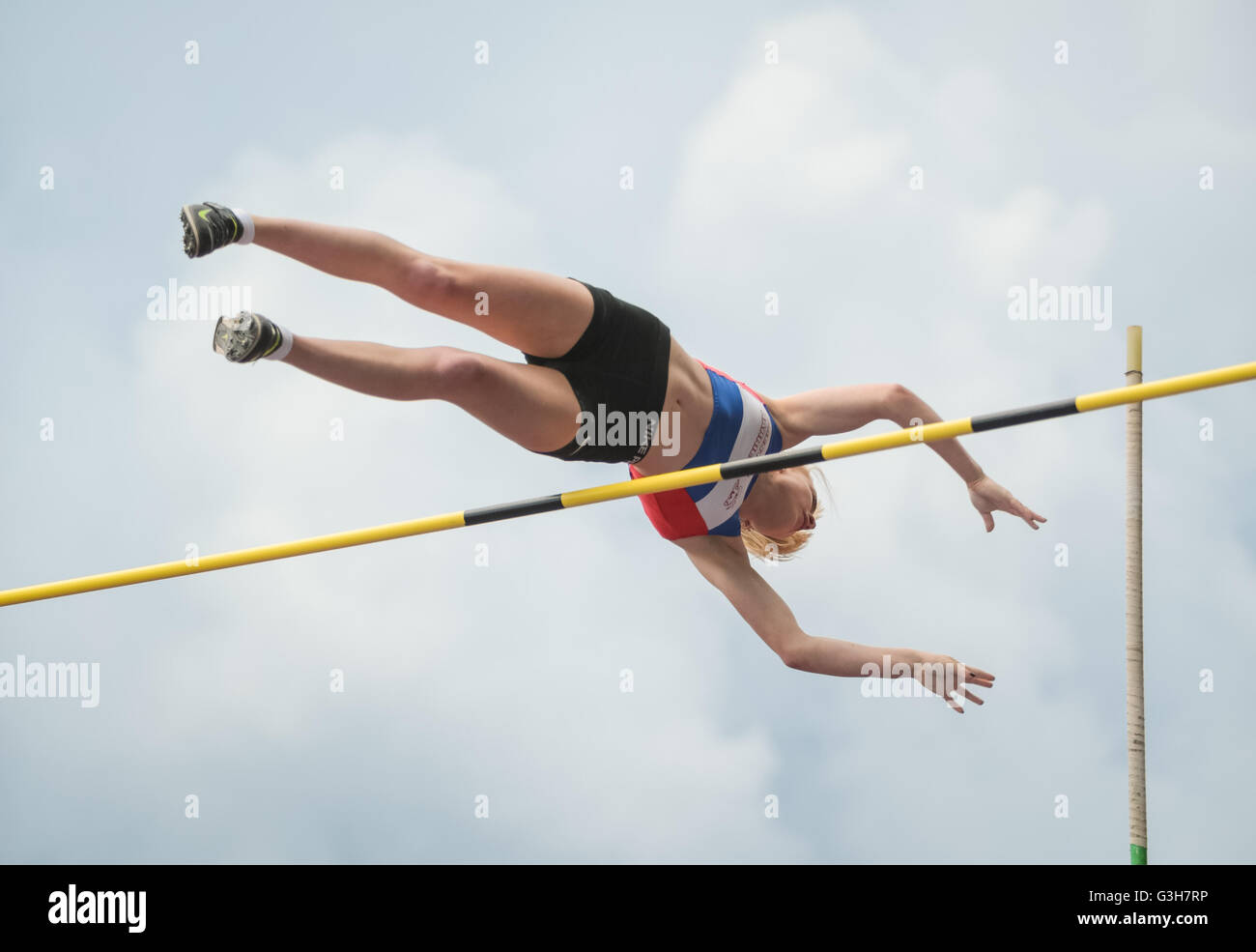 Athlete Jessica Swannack doing the pole vault at Birmingham Alexander Stadium 2016 Stock Photo