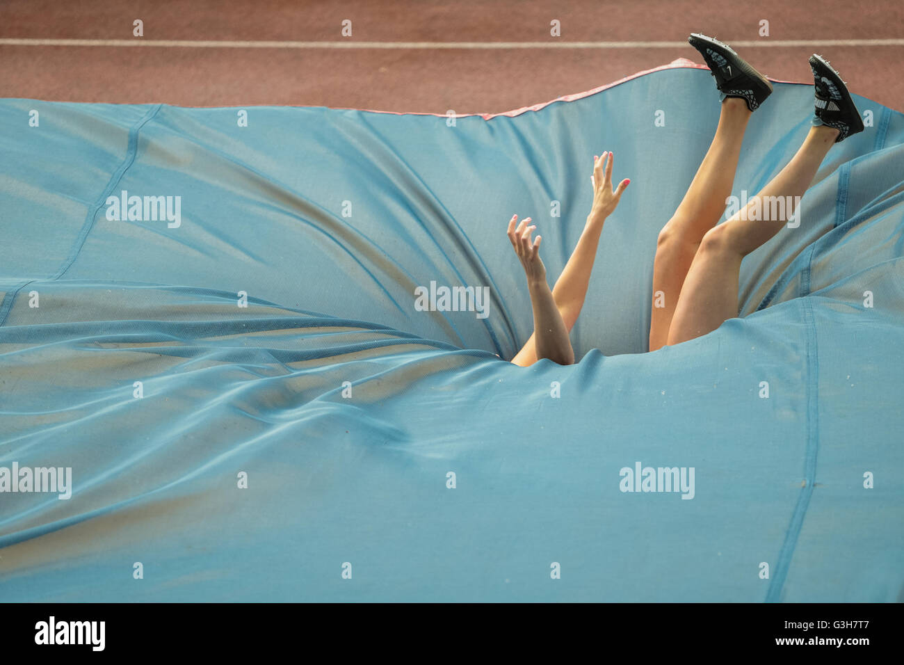 Pole vault athlete falls onto the crash mat during Stock Photo Alamy