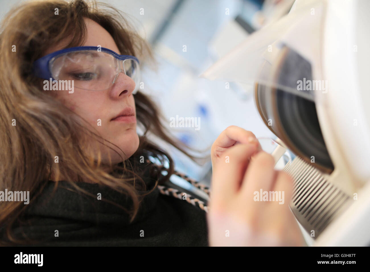 Cologne, Germany. 21st June, 2016. An optician trainee cuts glasses at the training centre Butzweilerhof in Cologne, Germany, 21 June 2016. Photo: Oliver Berg/dpa/Alamy Live News Stock Photo