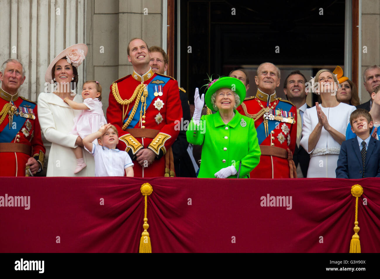 The British royal family gather on the balcony of Buckingham Palace to celebrate Queen Elizabeth's 90th Birthday Stock Photo