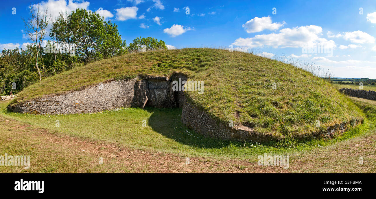 Belas Knap Neolithic burial chamber on a hillside above Winchcombe.Cotswolds, England Stock Photo