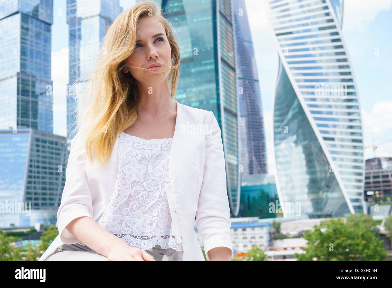 Portrait of a young confident business woman outdoor Stock Photo - Alamy