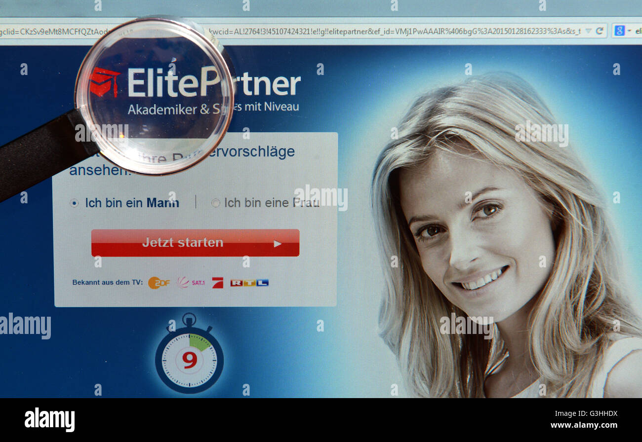 Bildschirm, Internet, Lupe, Partnerboerse, elitepartner.de, Partnerbörse Stock Photo