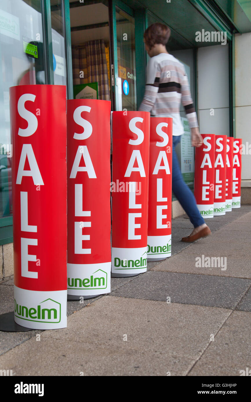 Showroom based hires stock photography and images Alamy