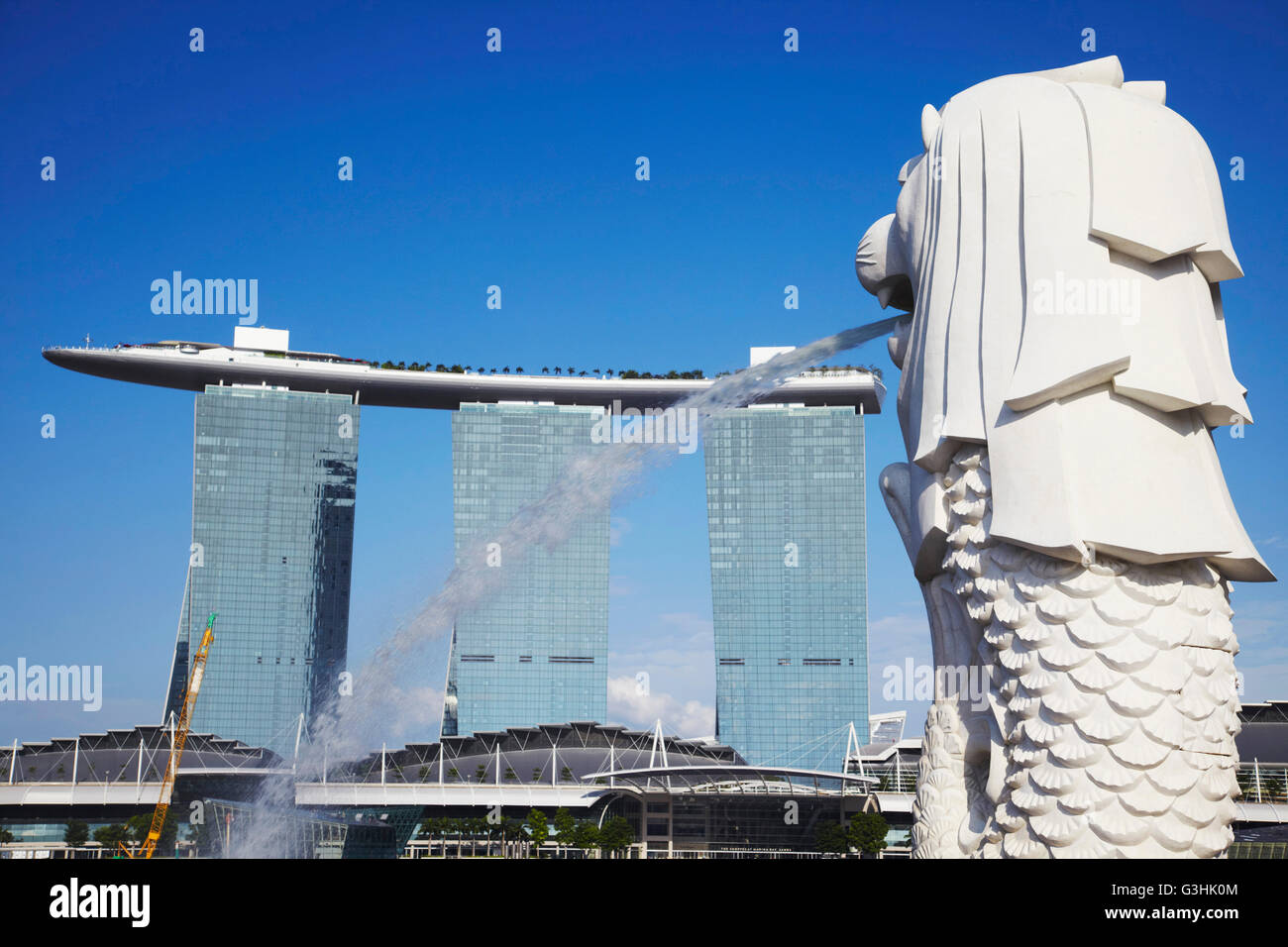 Merlion statue and Marina Bay Sands Hotel, Singapore Stock Photo - Alamy