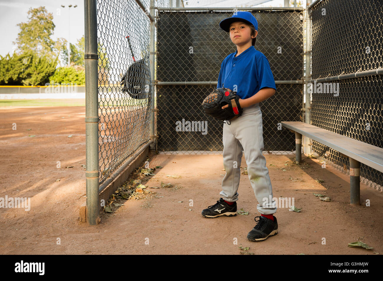 Boy wearing baseball cap hi-res stock photography and images - Alamy