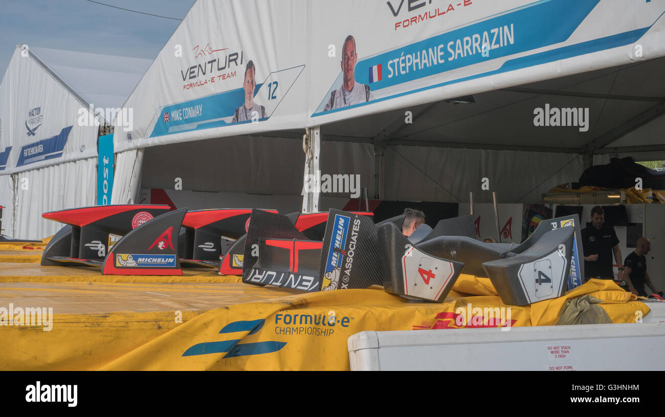 Paris, France. 20th Apr, 2016. Busy day in the garages area of the ...