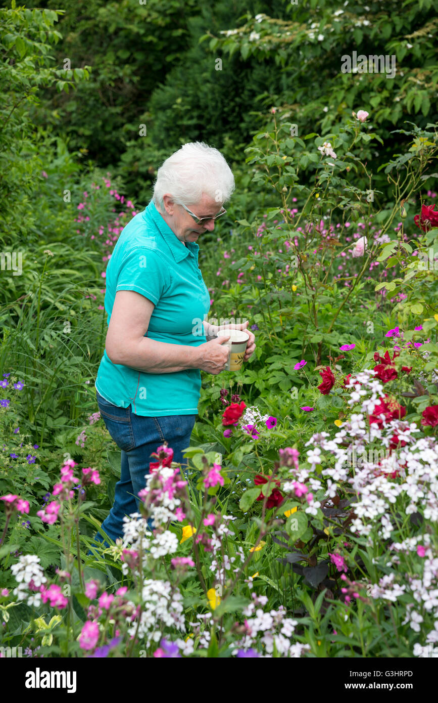 Beautiful Mature Woman Summer Gardening Hi res Stock Photography And 