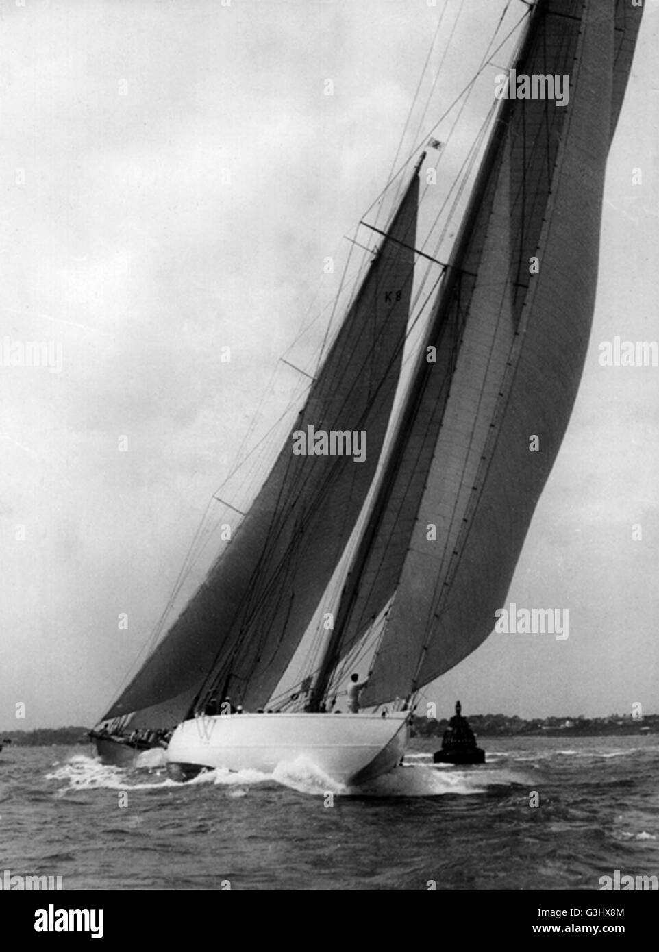 AJAXNETPHOTO. 1930S (APPROX). - BIG CLASS ROUNDING THE MARK - THE  J CLASS RACER VELSHEDA LEADING AT THE MARK AHEAD OF CANDIDA (K8), POSSIBLY AT A MATCH AT BURNHAM IN THE 1930S.  PHOTO:DOUGLAS WENT/AJAX. REF:AVL_YA_VELSHEDA_CANDIDA_1930 Stock Photo