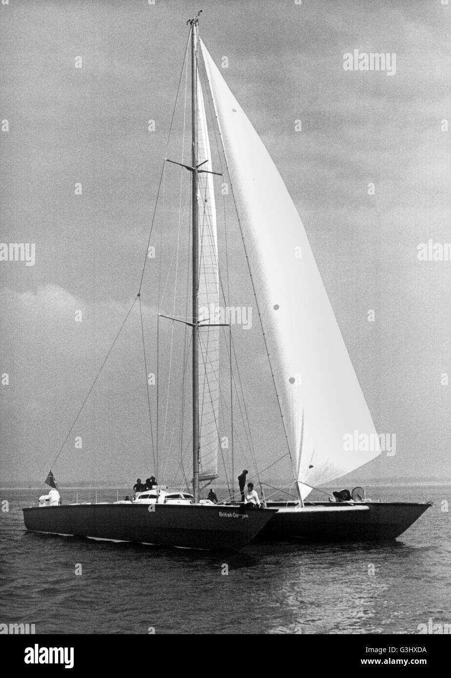 AJAX NEWS PHOTOS. 29TH APRIL,1974. SOLENT, ENGLAND - NEW CATAMARAN SEA TRIALS - ROBIN KNOX JOHNSTON'S NEW 70FT CATAMARAN BRITISH OXYGEN ON SEA TRAILS OFF THE ISLE OF WIGHT. PHOTO:JONATHAN EASTLAND/AJAX REF:742115 Stock Photo