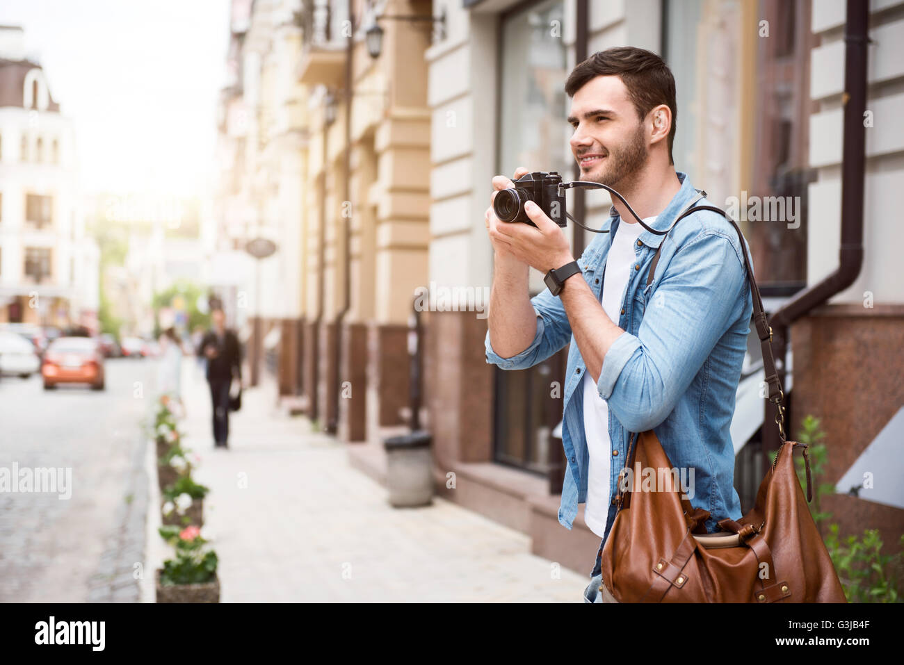 Man taking close look hi-res stock photography and images - Alamy