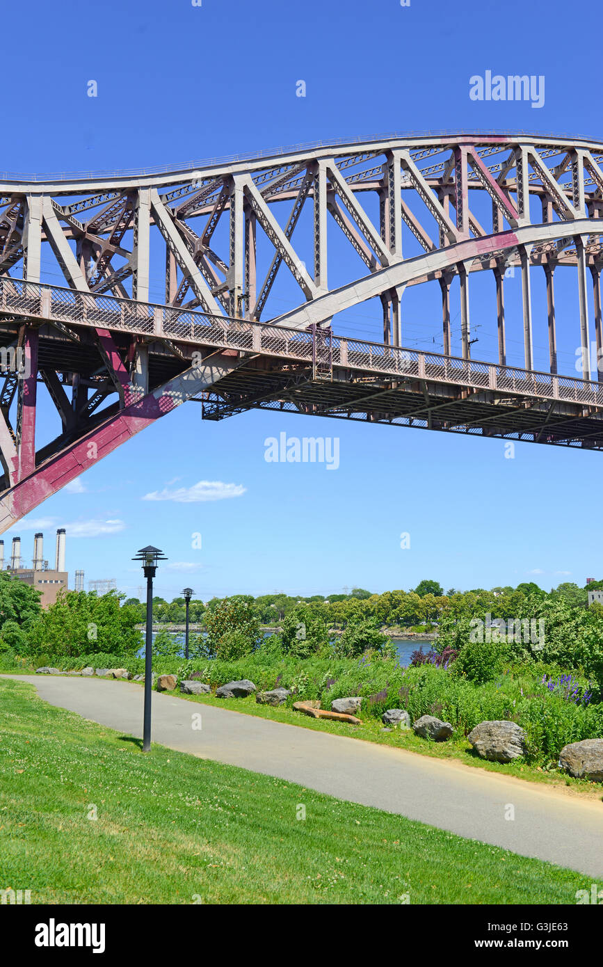 The Hell Gate Bridge (East River Arch Bridge) in New York City i Stock