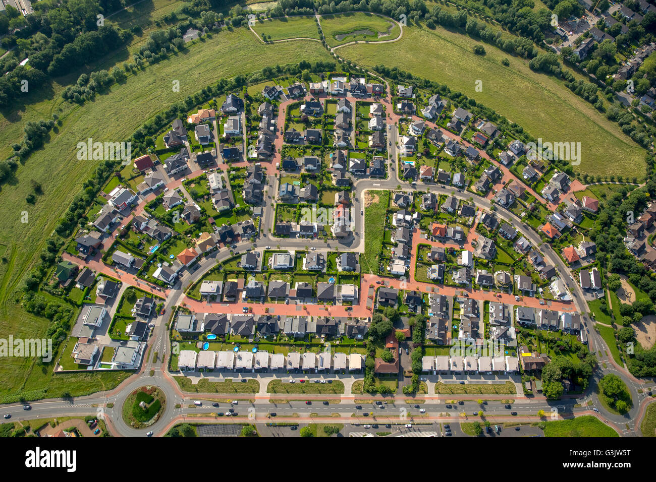 Aerial view, settlement Anger Arch at Angersbach in Huckingen, housing development built in the bow, Duisburg, Ruhr region, Stock Photo