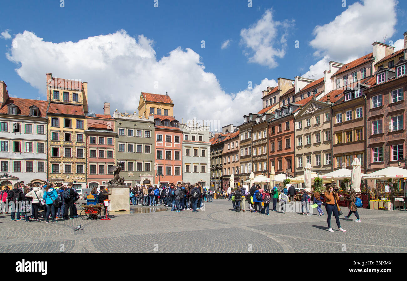 Warsaw, Poland. 21st Apr, 2016. Warsaw's Old Town Market Place (Polish: Rynek Starego Miasta) is the center and oldest part of the Old Town of Warsaw, capital of Poland. © Mateusz Wlodarczyk/Pacific Press/Alamy Live News Stock Photo