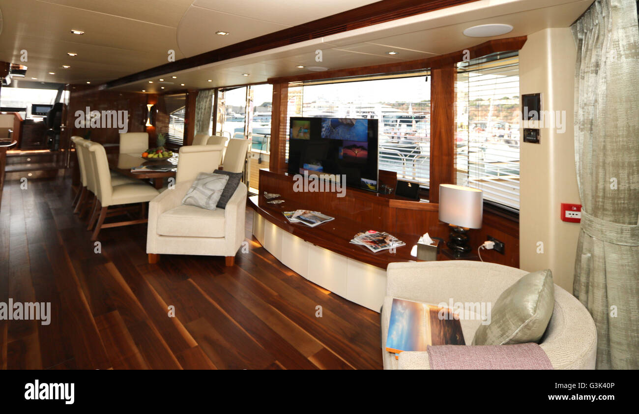 Sunseeker Superyacht 'Autumn' ( 28 mtrs, 8 guests, 20 knots) - interior scene  - Best of Yachting - Port Adriano - 10-11-12 June Stock Photo
