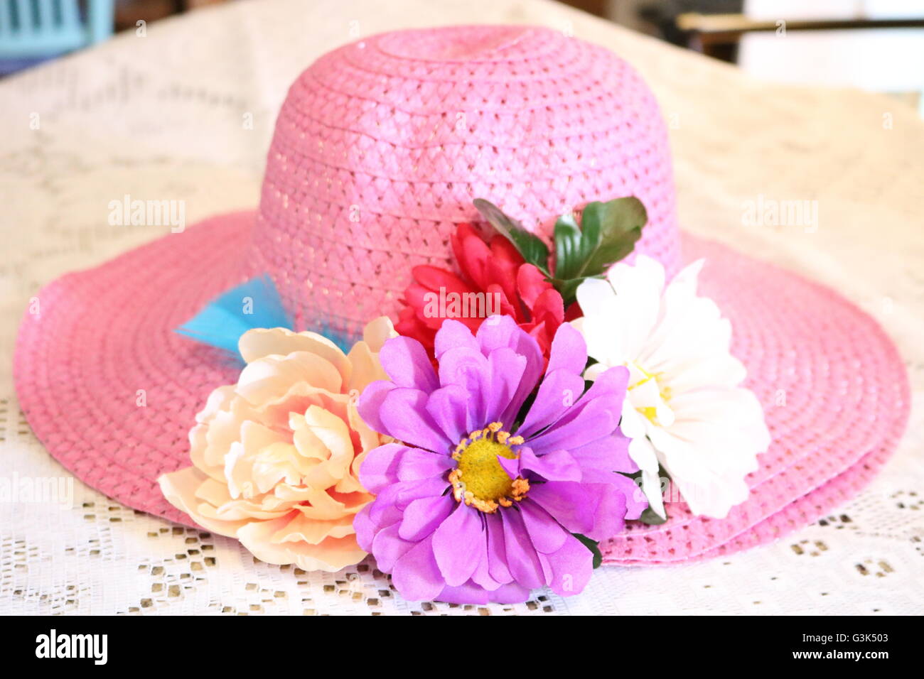 Tea party hat Stock Photo Alamy