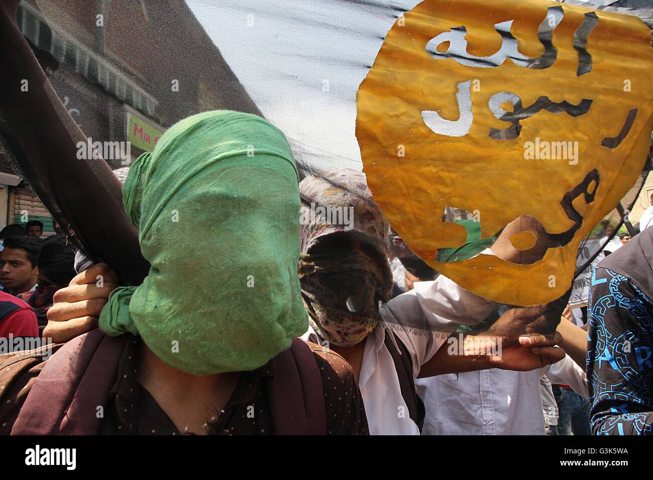 Old Srinagar, India. 03rd June, 2016. Kashmiri Muslim protesters display Islamic flags during anti India demonstration in old Srinagar. The policemen used tear gas to the protesters. Earlier the separatists leadership had called for post Friday prayers protest against the establishment of proposed Sainik and Pandit colonies by government. © Faisal Khan/Pacific Press/Alamy Live News Stock Photo