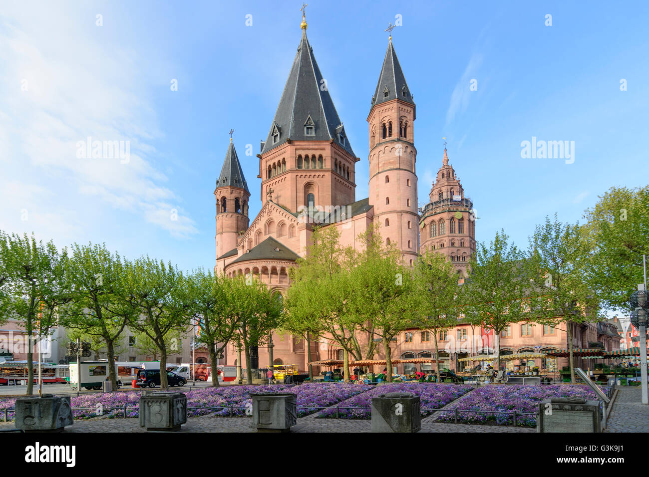 St. Martin's Cathedral and letters monument, Germany, Rheinland-Pfalz, Rhineland-Palatinate, , Mainz Stock Photo