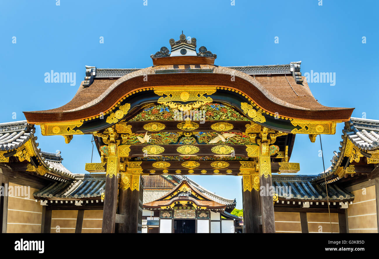 The karamon main gate to Ninomaru Palace at Nijo Castle in Kyoto Stock Photo