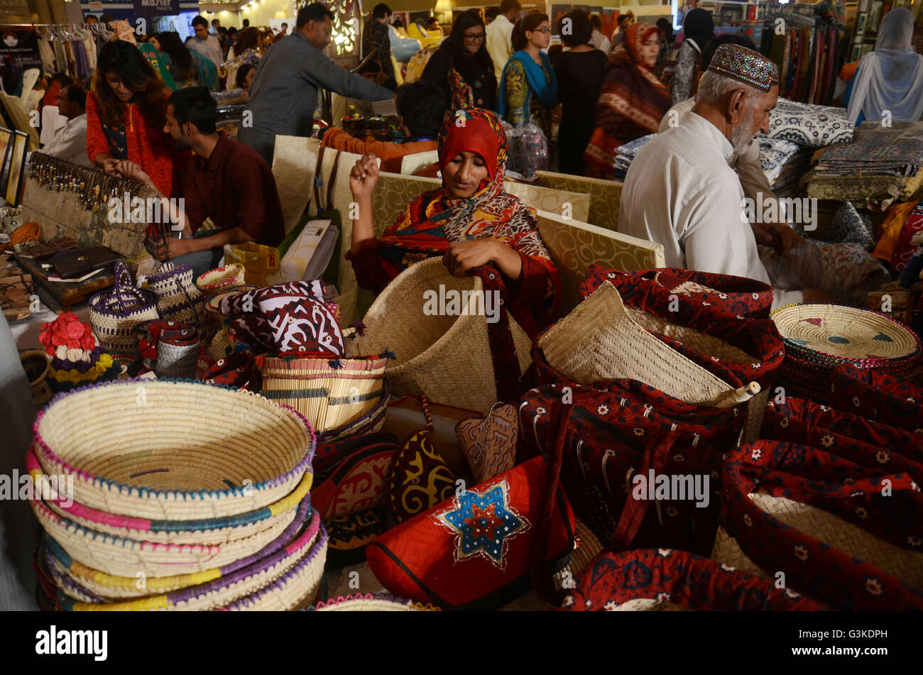 Lahore, Pakistan. 17th Apr, 2016. Pakistani citizens visit during Dachi