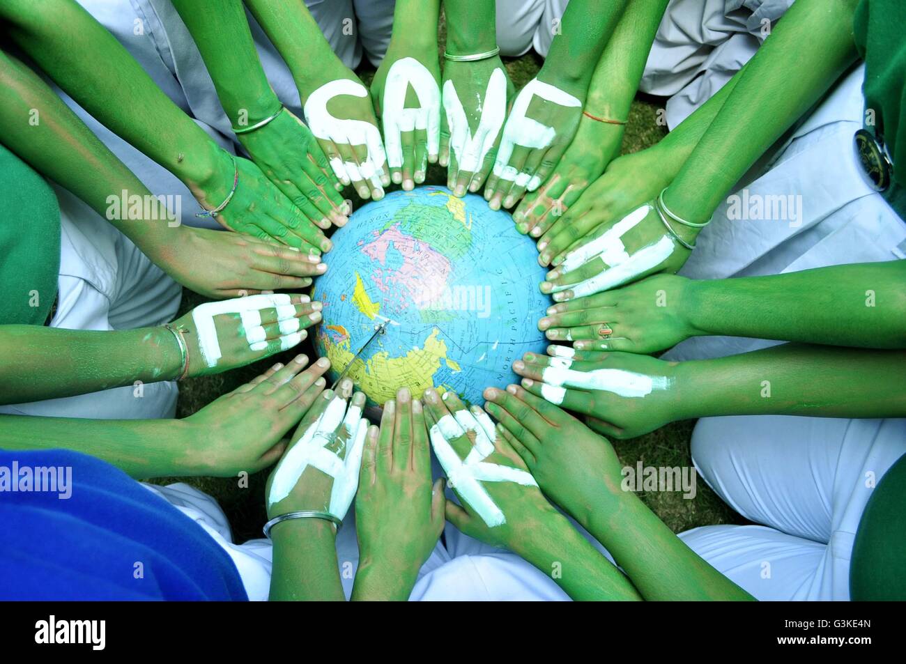 Patiala, India. 20th Apr, 2016. School students gives a message for “Save Earth” during the awareness program on the eve of World Earth Day in the village of Reethkheri 15km from Patiala, Sirhind road. © Rajesh Sachar/Pacific Press/Alamy Live News Stock Photo