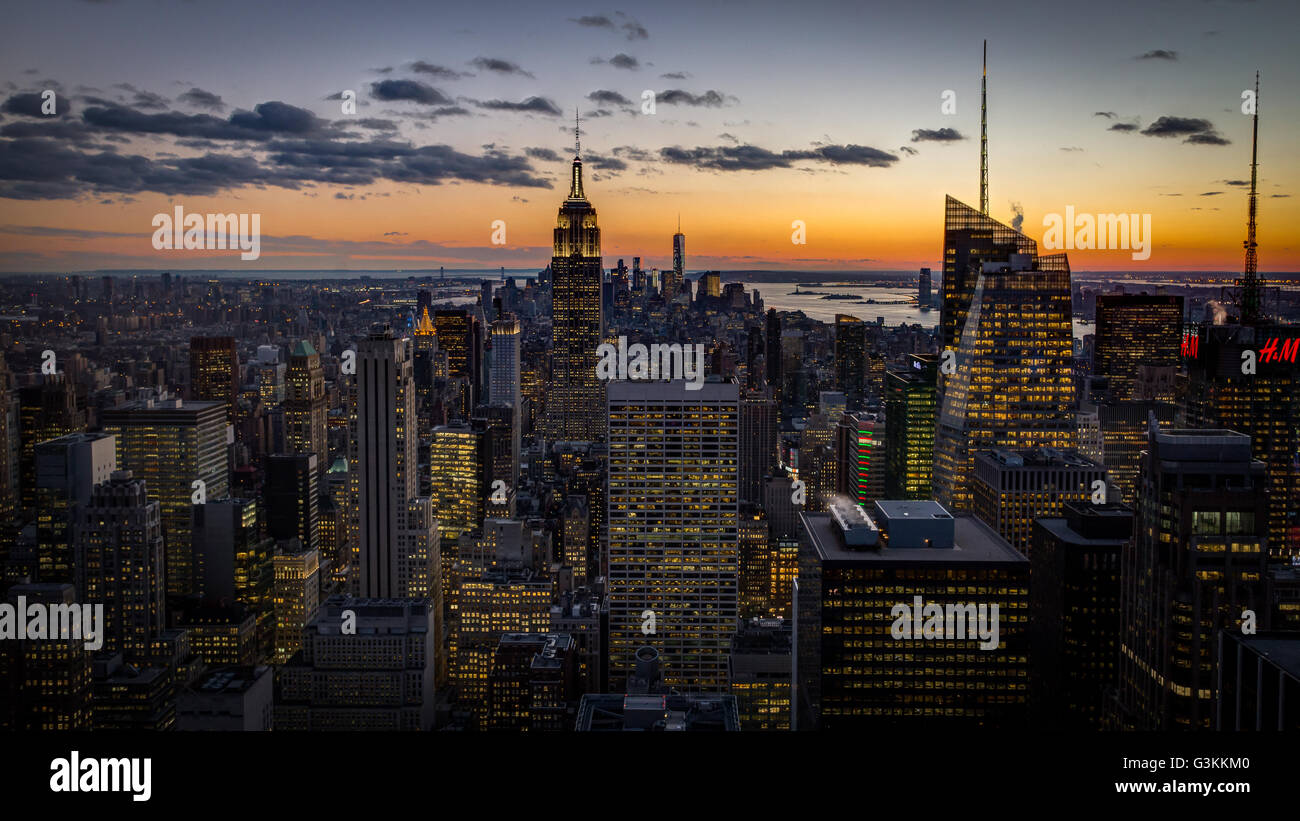 new york city skyline at dusk Stock Photo - Alamy