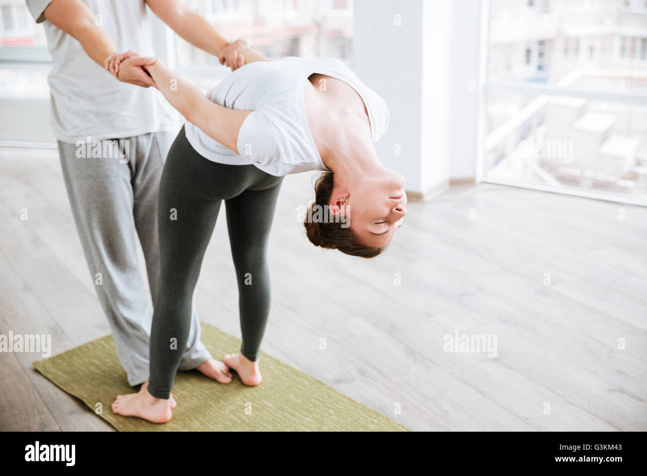 Partner yoga hi-res stock photography and images - Alamy