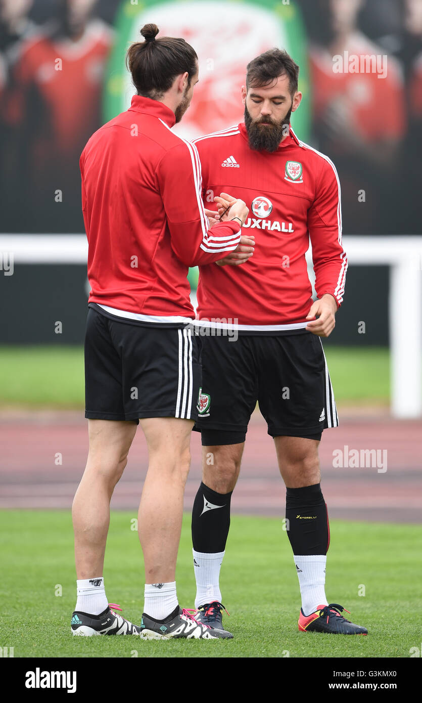 Gareth Bale 'tempted' to make surprise Manchester United switch ...