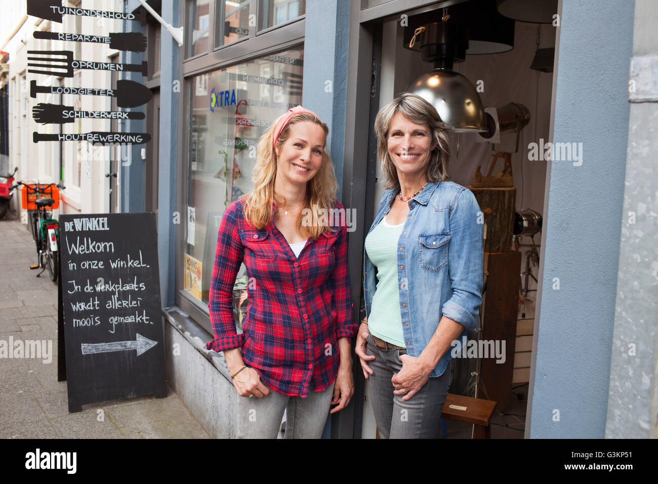 Woman standing in doorway wearing hi-res stock photography and images ...