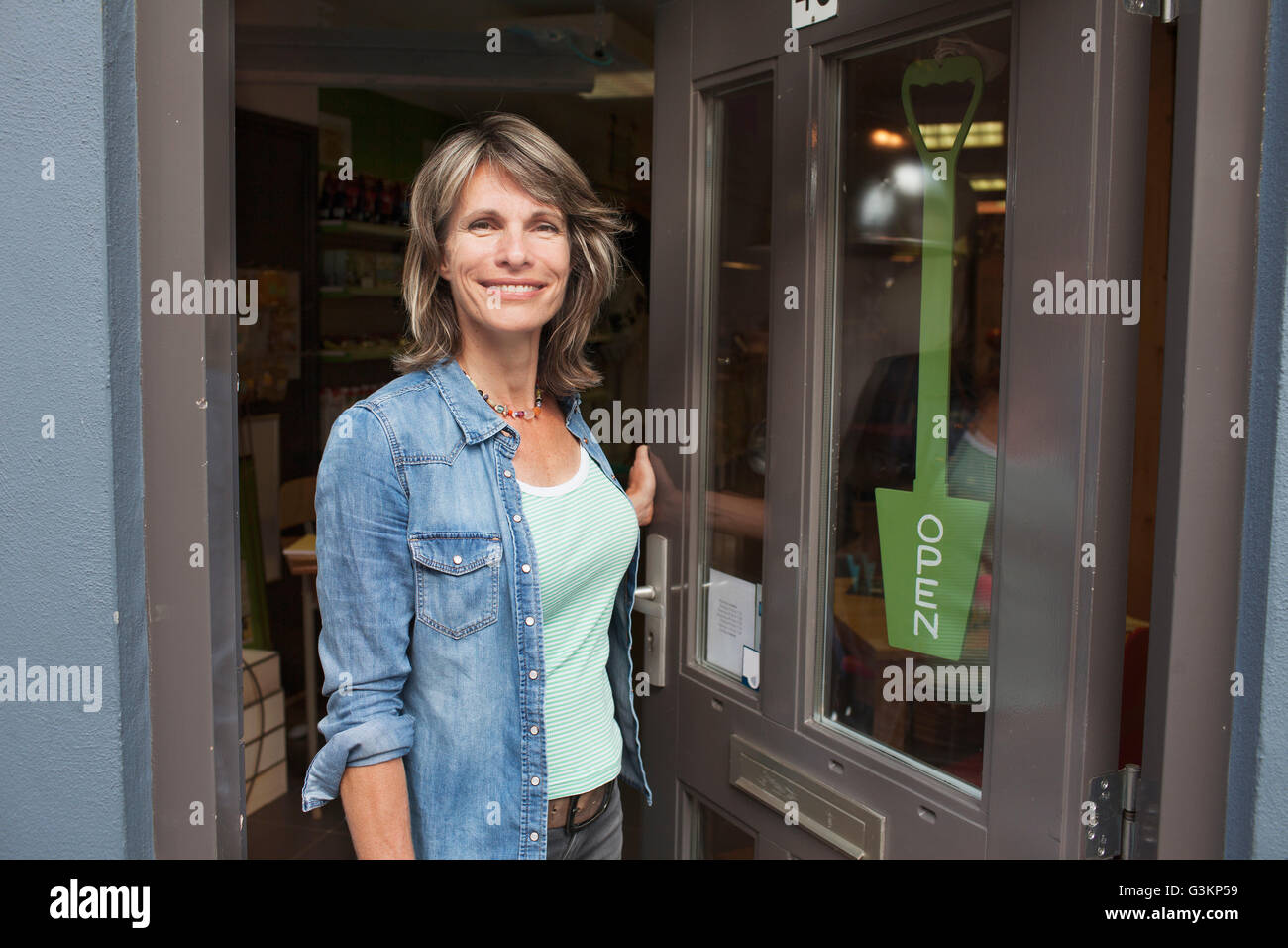 Woman standing in doorway hi-res stock photography and images - Alamy