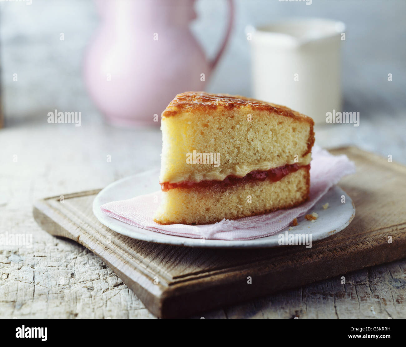 Traditional English Victoria sponge cake Stock Photo Alamy