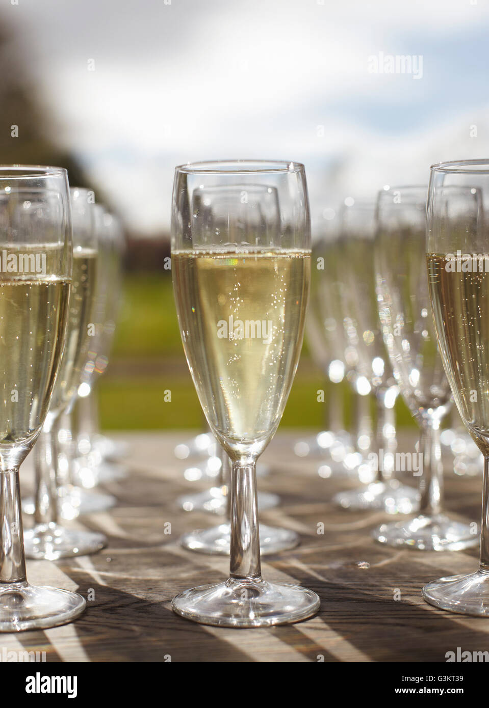 Champagne flutes hires stock photography and images Alamy
