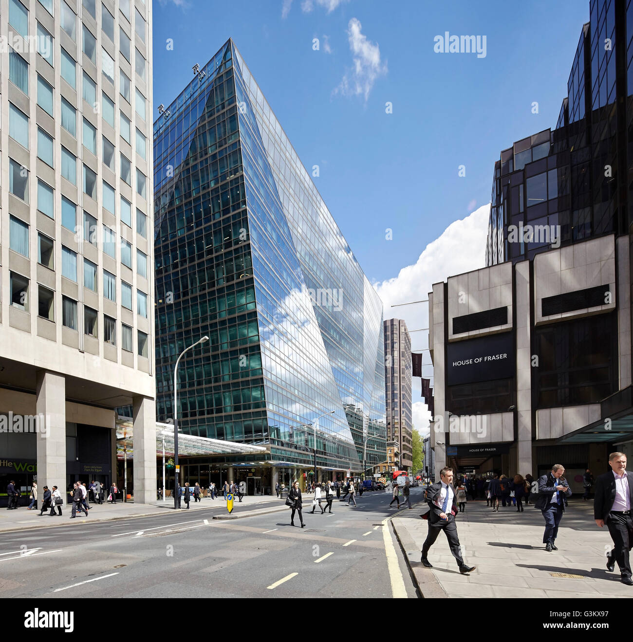 Facade perspective along busy Victoria Street. 62 Buckingham Gate