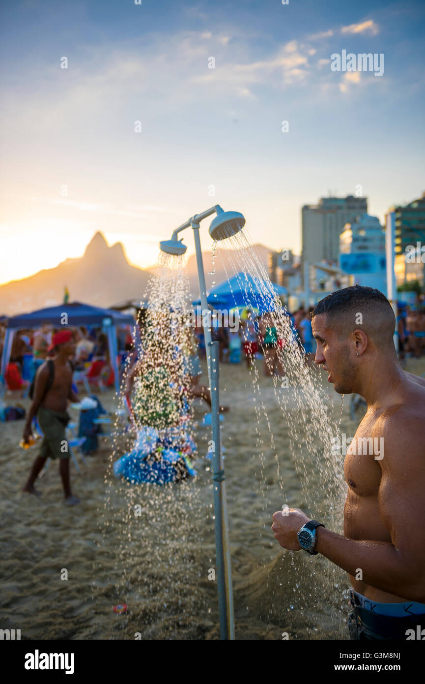 Showering Young Man Stock Photos & Showering Young Man Stock Images Alamy
