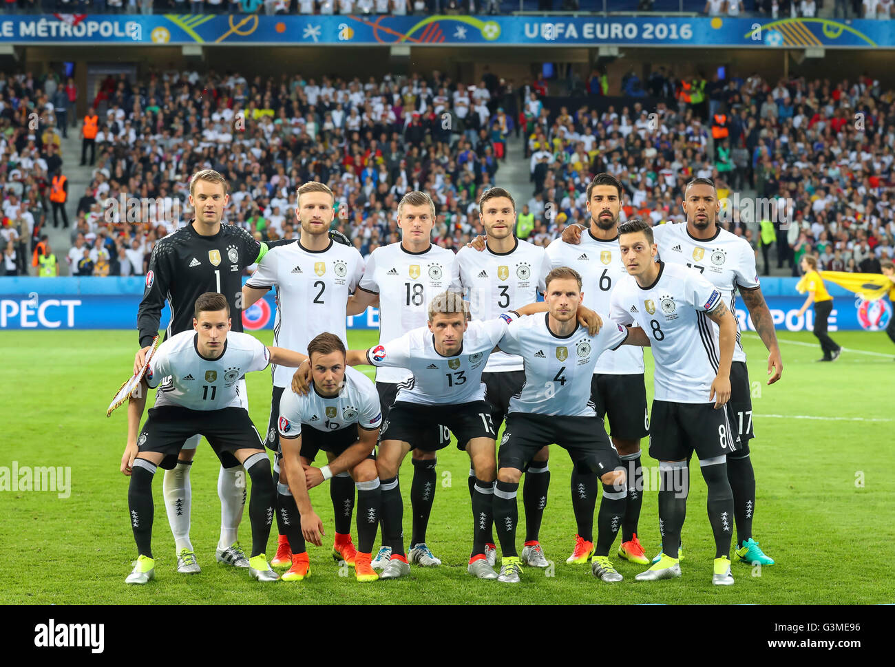 Lillie, France. 12th June, 2016. Teamfoto line-up: Manuel NEUER, DFB 1 Shkodran MUSTAFI, DFB 2 Toni KROOS, DFB 18 Jonas HECTOR, DFB 3 Sami KHEDIRA, DFB 6 Jerome BOATENG, Nr. 17 DFB Julian DRAXLER, 11 DFB Mario GOETZE, DFB 19 Thomas MUELLER, DFB 13 Benedikt HOEWEDES, DFB 4 Mesut Oezil, DFB 8  GERMANY - UKRAINE 2-0  Group C, Football European Championships at 12th June 2016 in Lille,France. Credit:  Peter Schatz / Alamy Live News Stock Photo